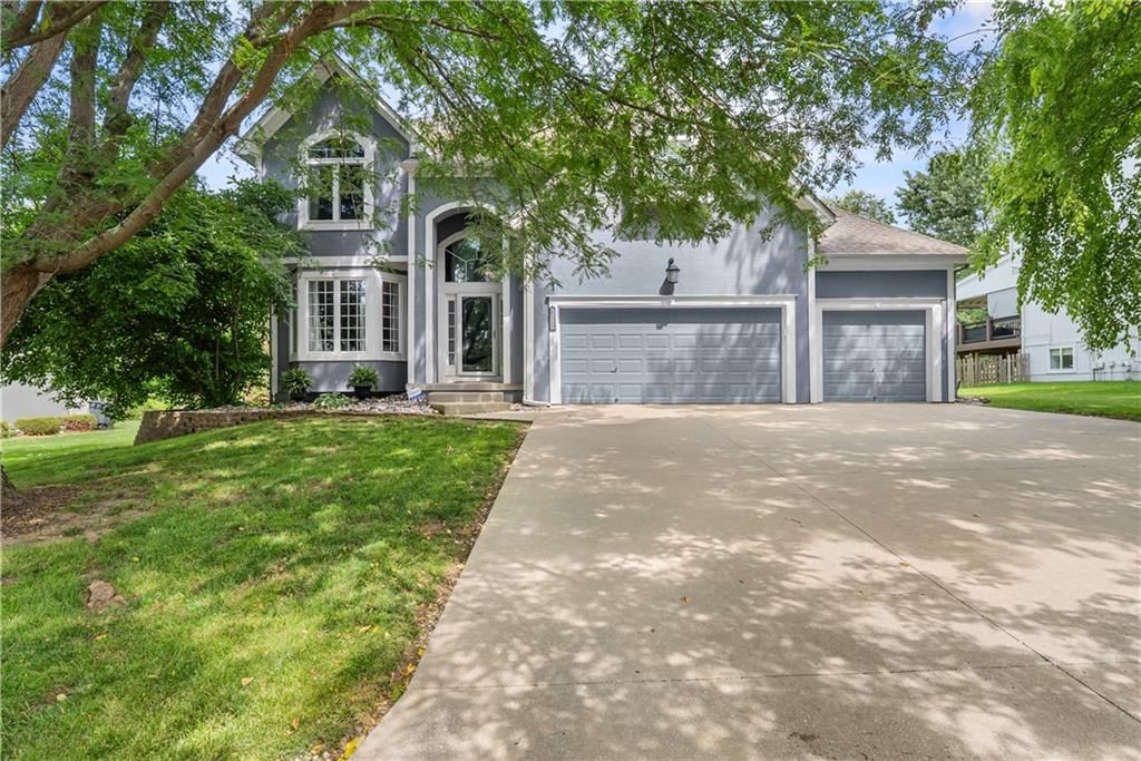 5717 NE Coral Drive, Lee's Summit, MO