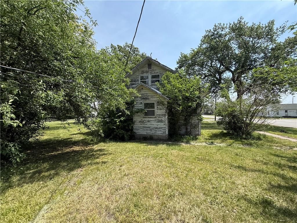 102 N West Street — photo 4