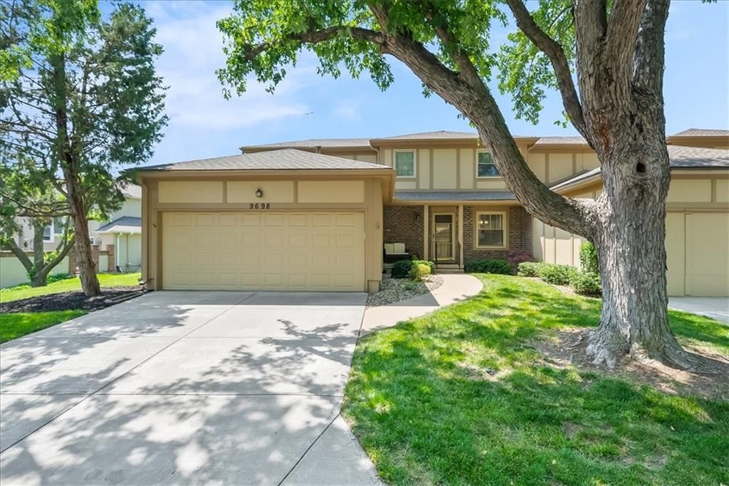 9698 Oakshire Street, Overland Park, KS