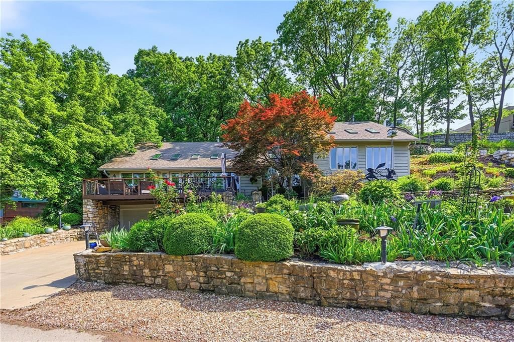 139 S Lakeshore Drive, Lake Quivira, KS