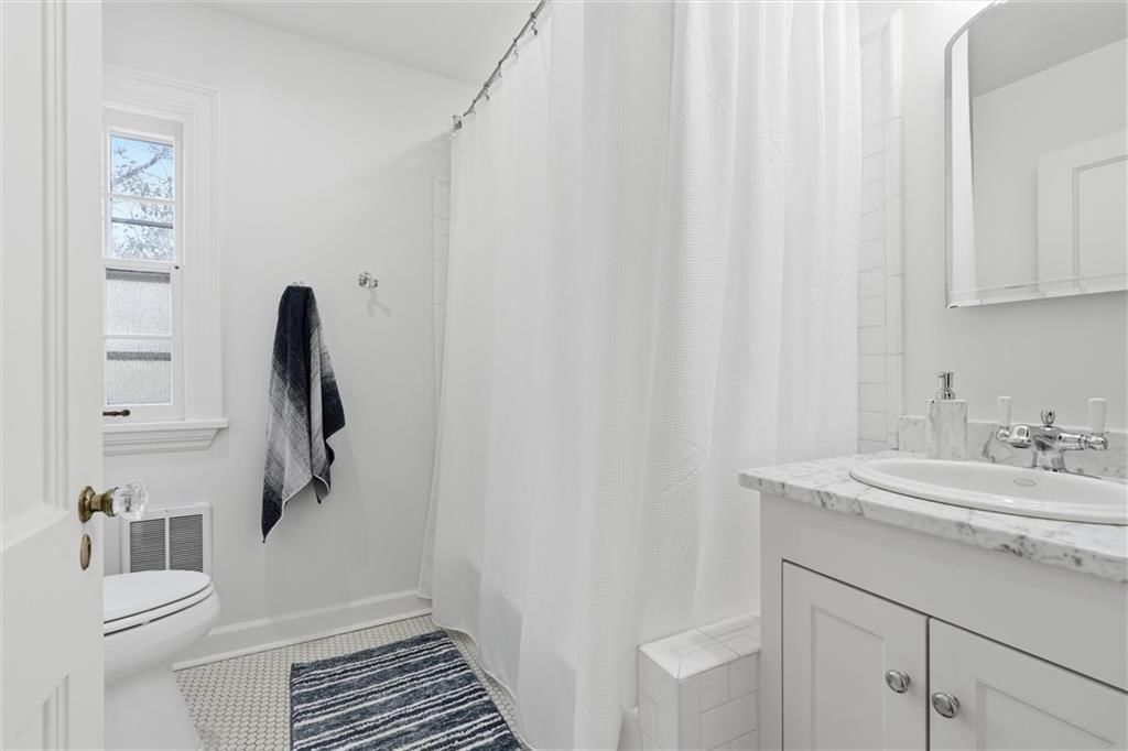 1217 W 58th Street — photo 50