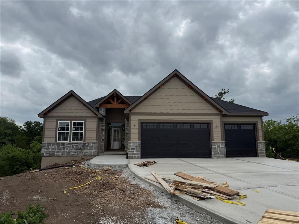 31517 W 86th Court, De Soto, KS