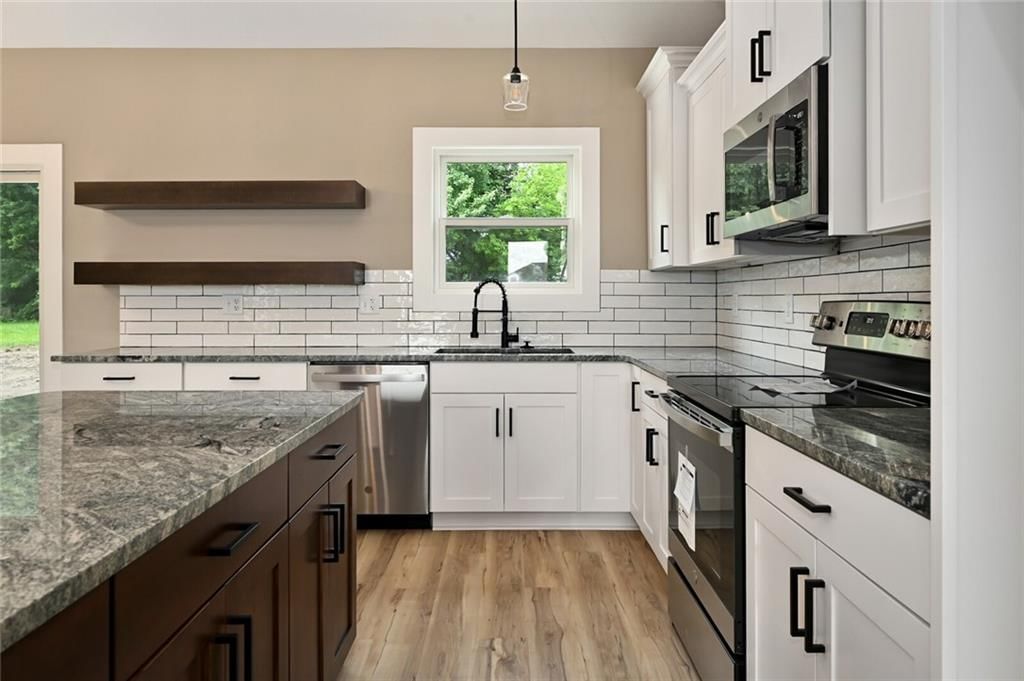 207 Constitution N/A — photo 10
