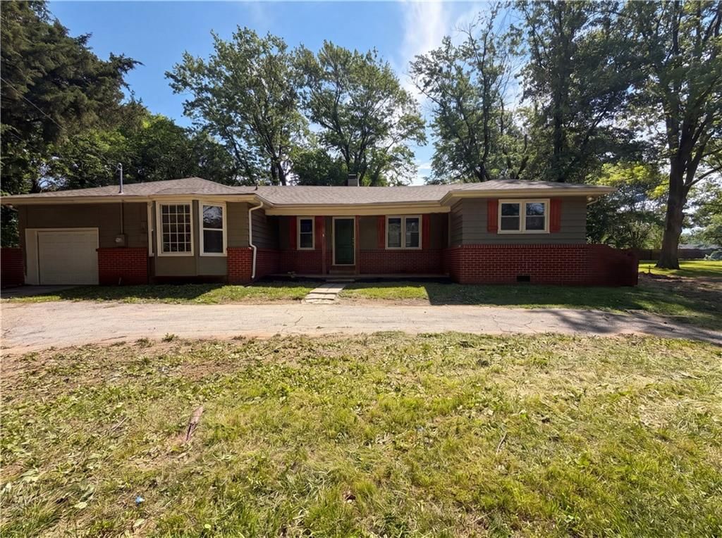 1825 Bren Mar Road, Lee's Summit, MO