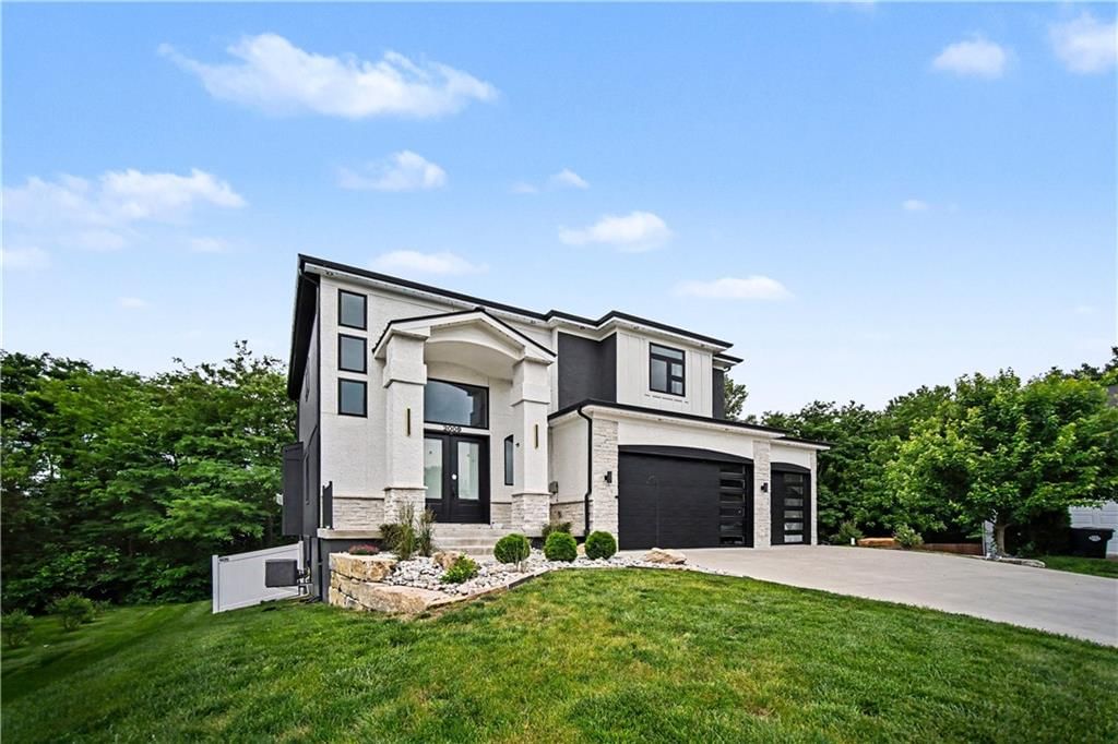 2009 Ridge Tree Drive, Pleasant Hill, MO
