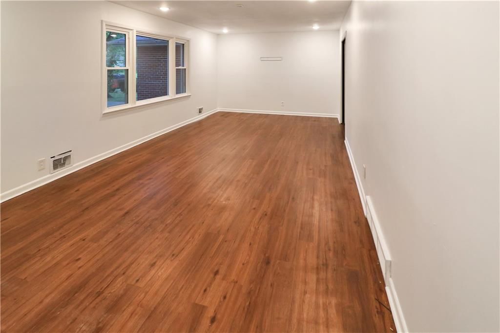 600 Christopher Street — photo 3