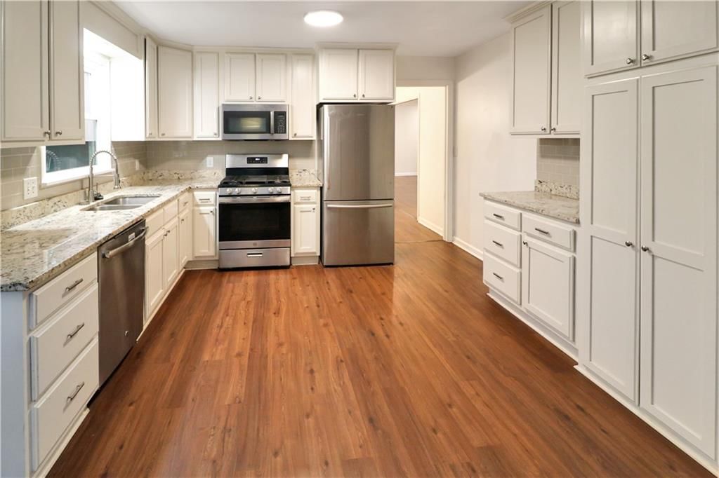 600 Christopher Street — photo 4