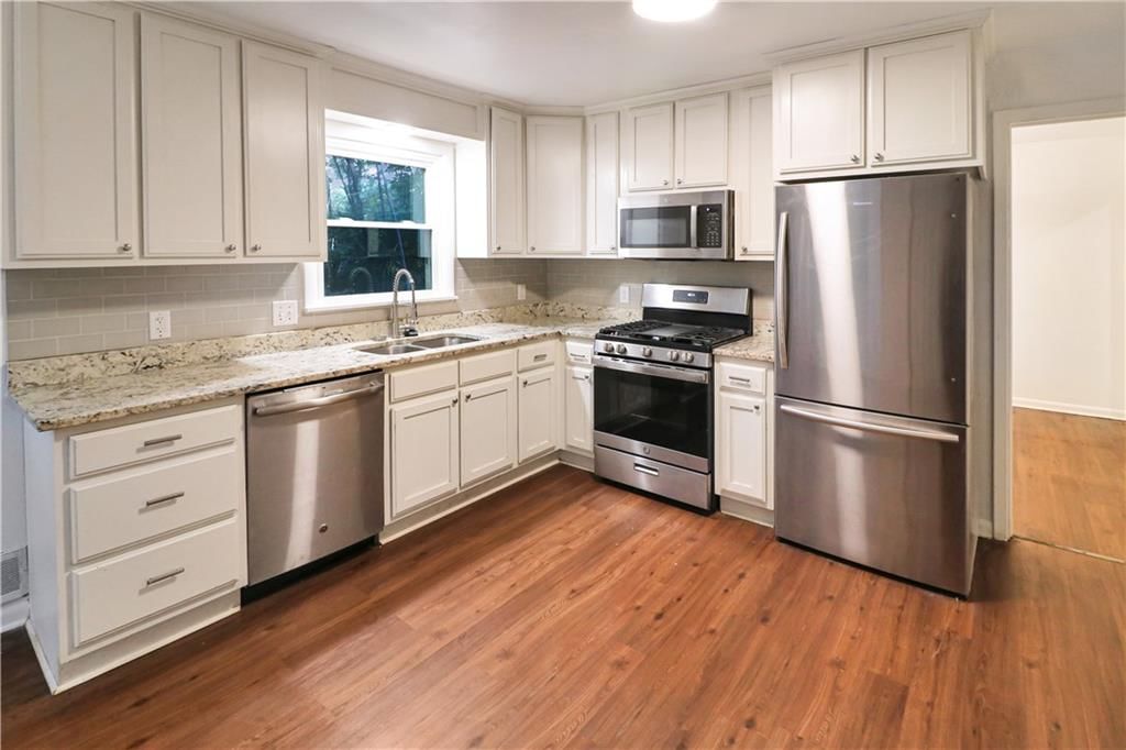 600 Christopher Street — photo 6