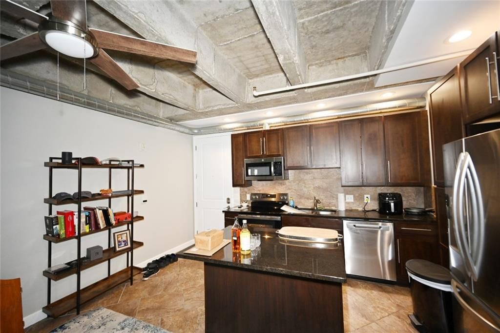2940 BALTIMORE Avenue — photo 3