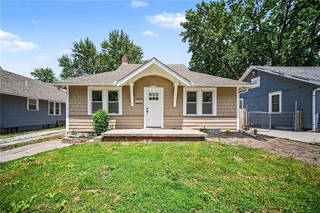 10526 E 9th Street S, Independence, MO