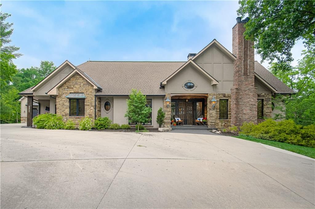 8700 Meadow Lane, Leawood, KS