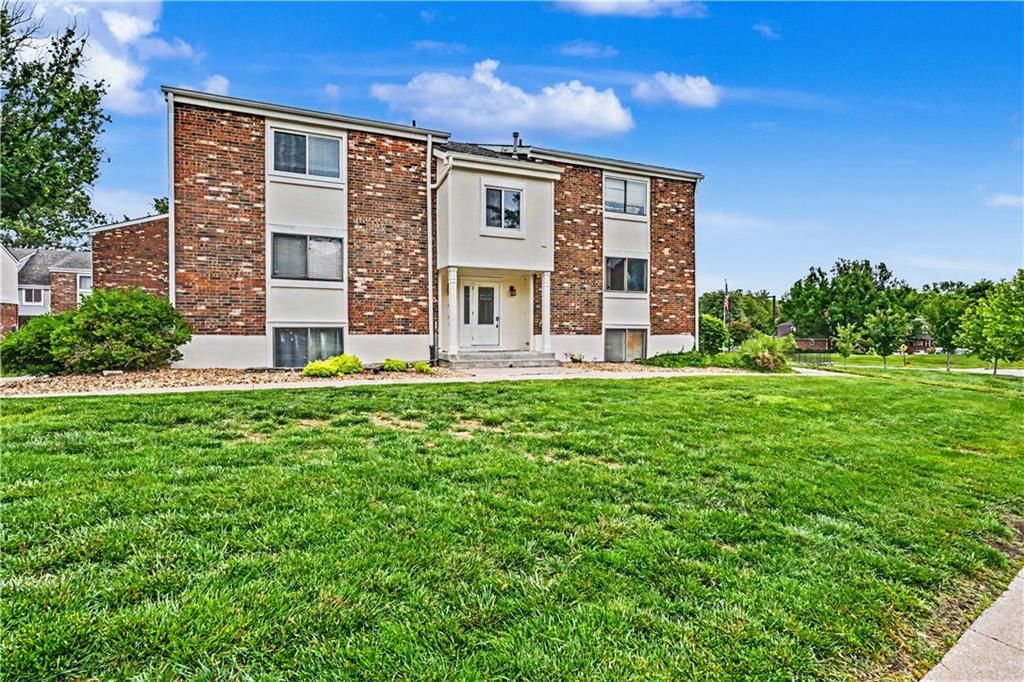 10106 W 96th Terrace, Overland Park, KS