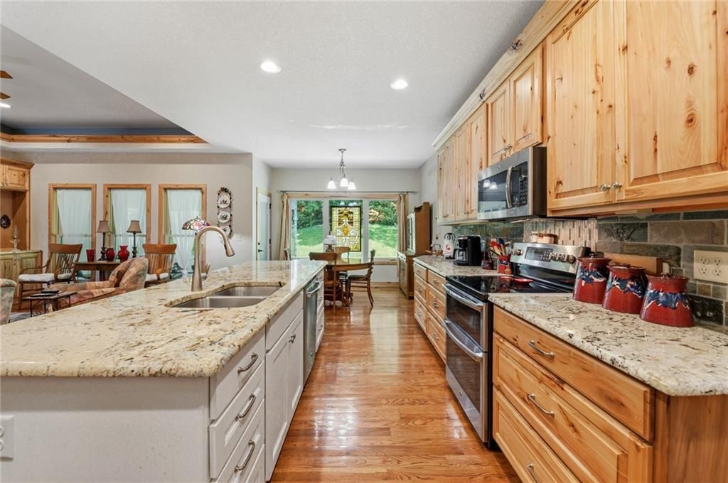 3347 S Wood Avenue — photo 13
