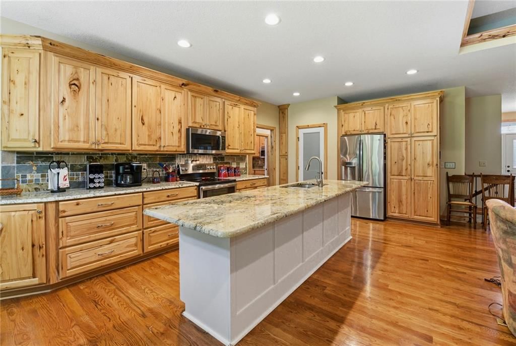 3347 S Wood Avenue — photo 17