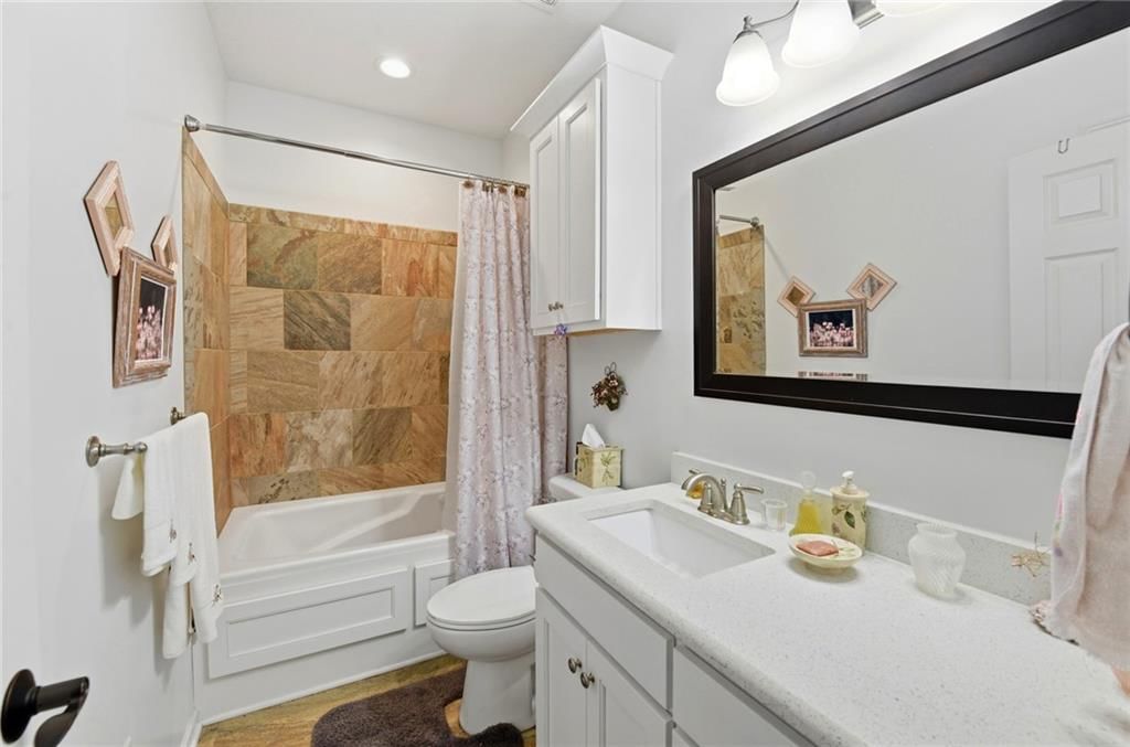 3347 S Wood Avenue — photo 21