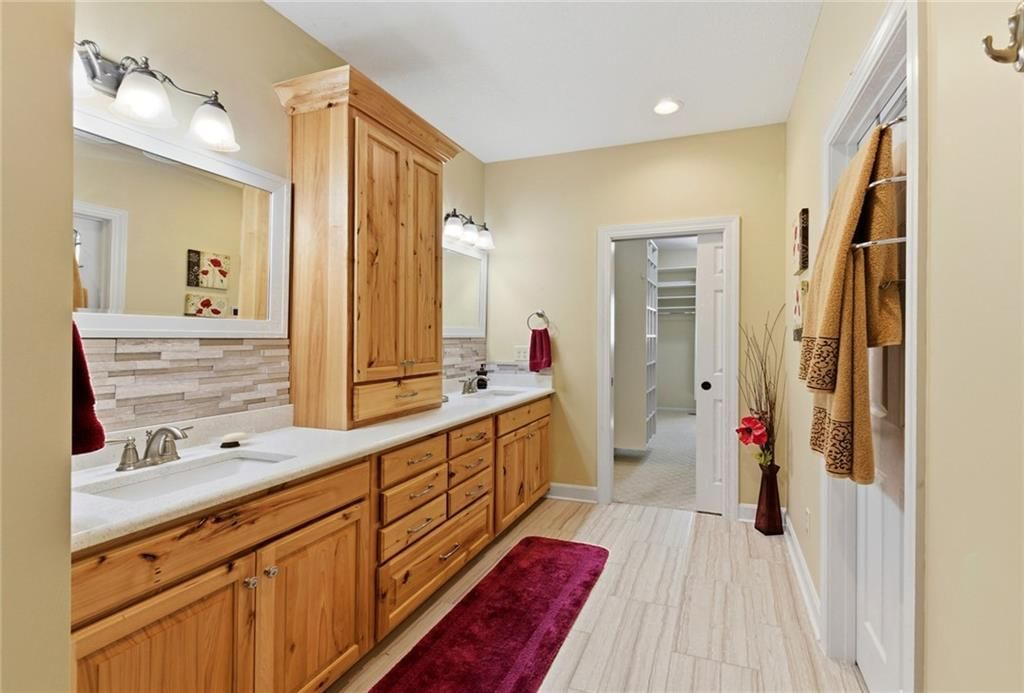 3347 S Wood Avenue — photo 28