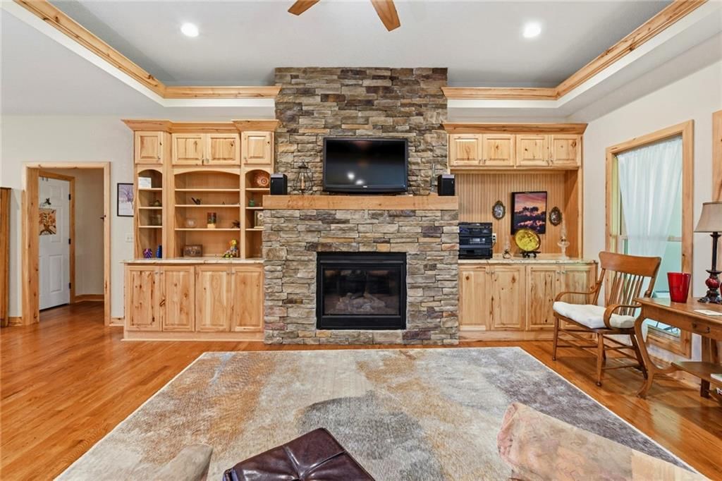 3347 S Wood Avenue — photo 8