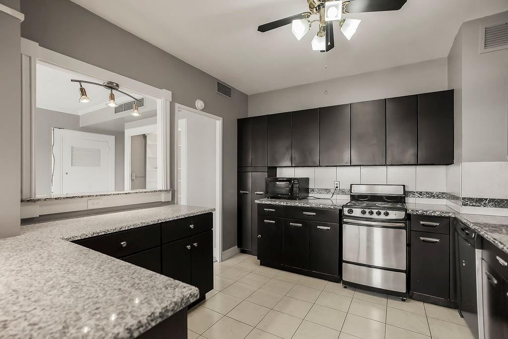 333 W Meyer Boulevard — photo 3