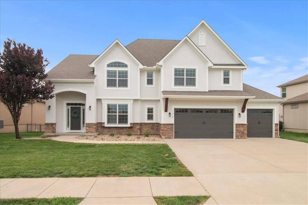 1854 NE Park Ridge Drive, Lee's Summit, MO