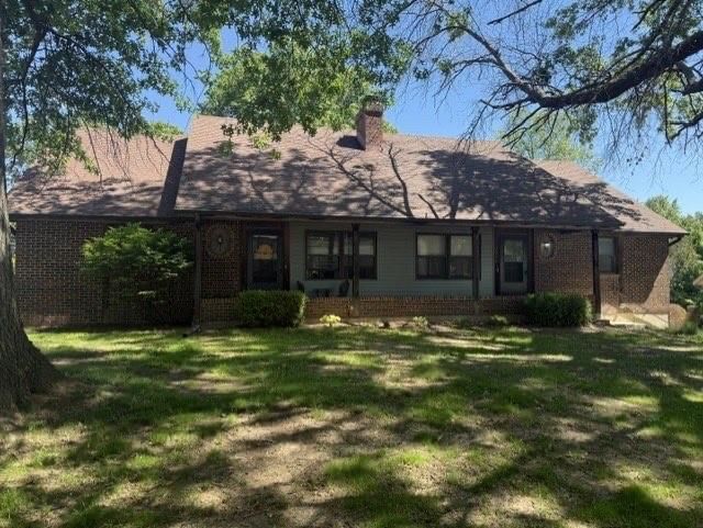 2200 Twin Oaks Drive, Harrisonville, MO