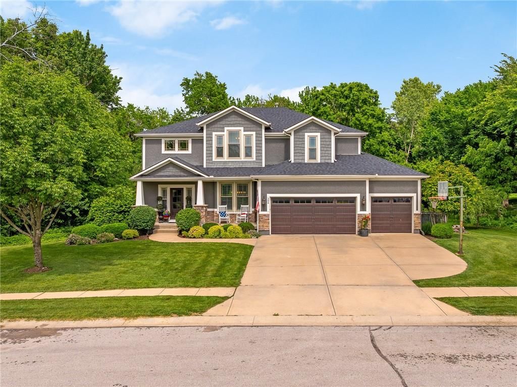 304 Shoreline Drive, Louisburg, KS