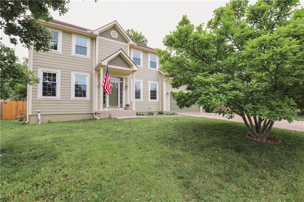 223 W Colleen Court, Gardner, KS