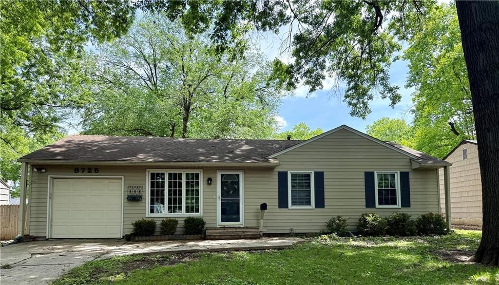 8725 Stearns Avenue, Overland Park, KS