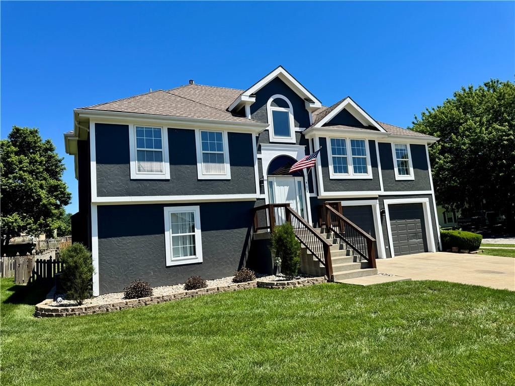 414 Donegal Drive, Smithville, MO