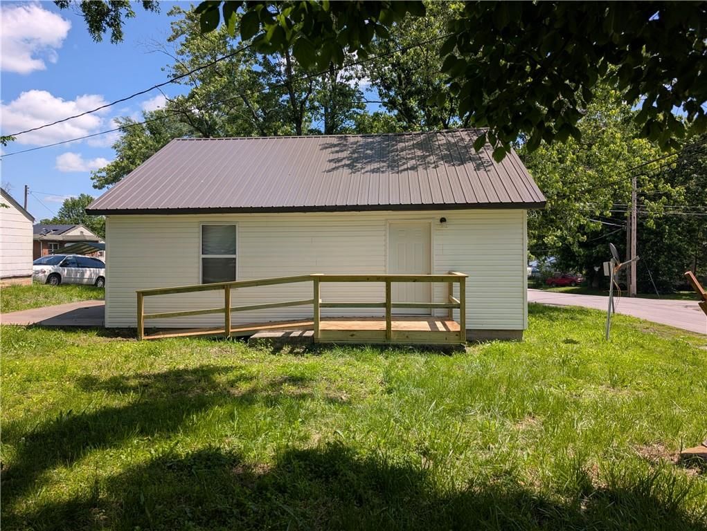 105 E Colorado Street — photo 13