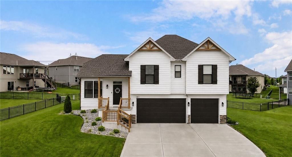 18911 Weaver Street, Spring Hill, KS