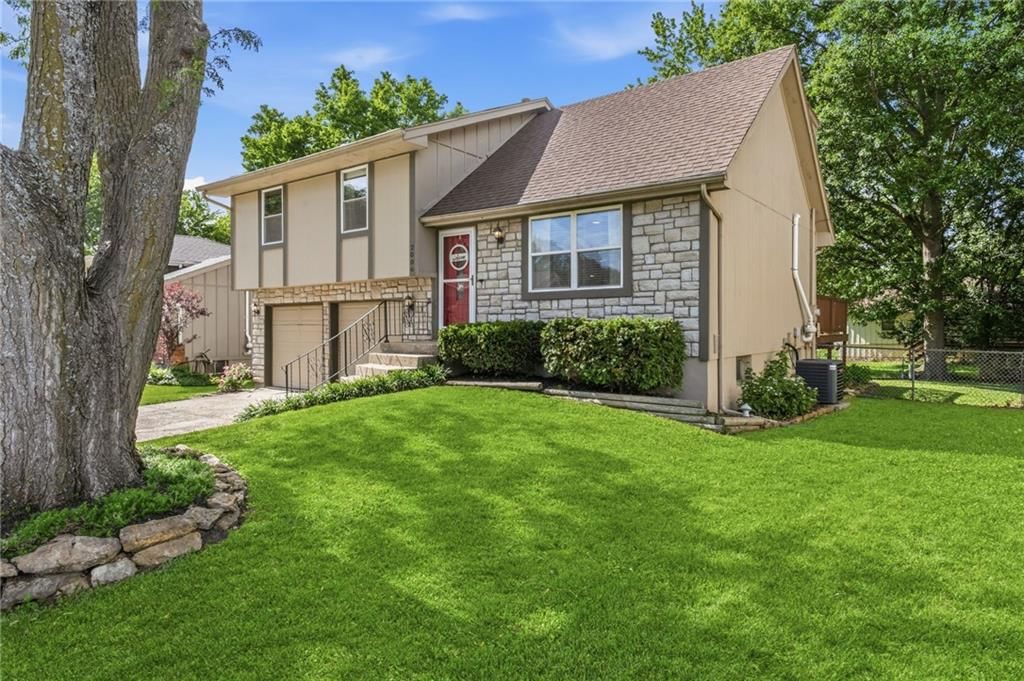 2006 E Mohawk Court, Olathe, KS