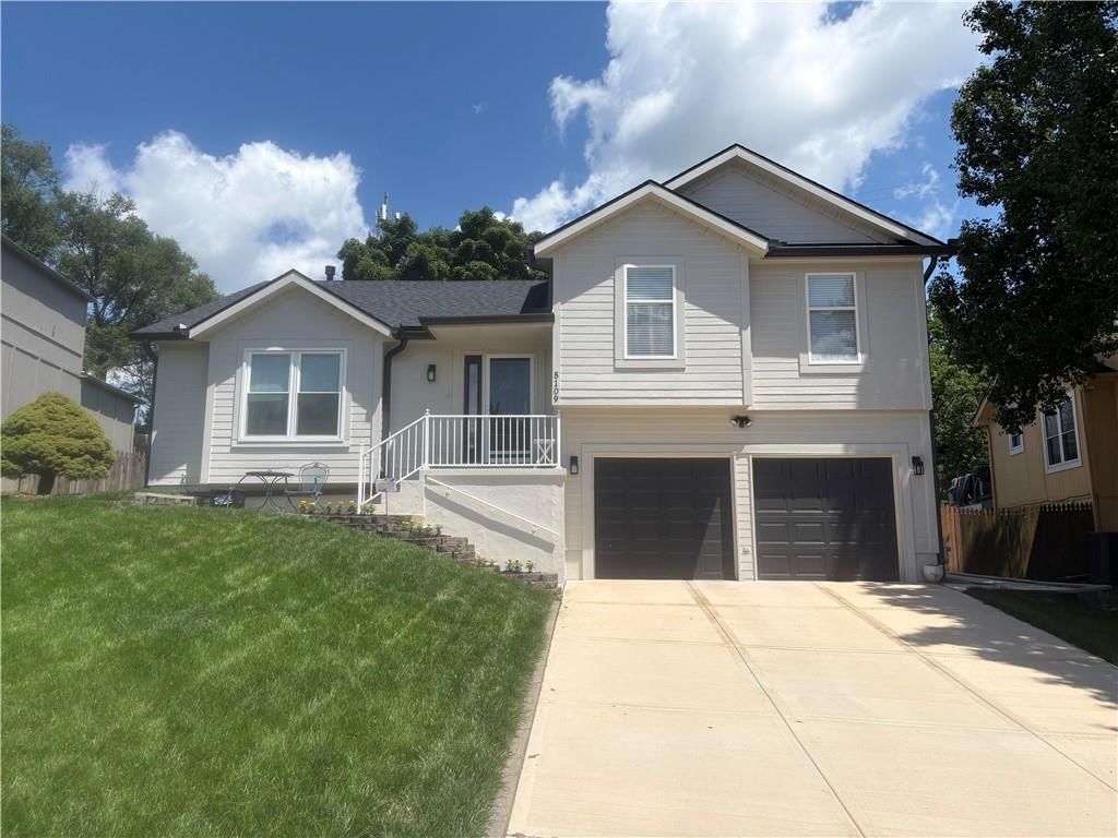 5109 Rosehill Road, Shawnee, KS