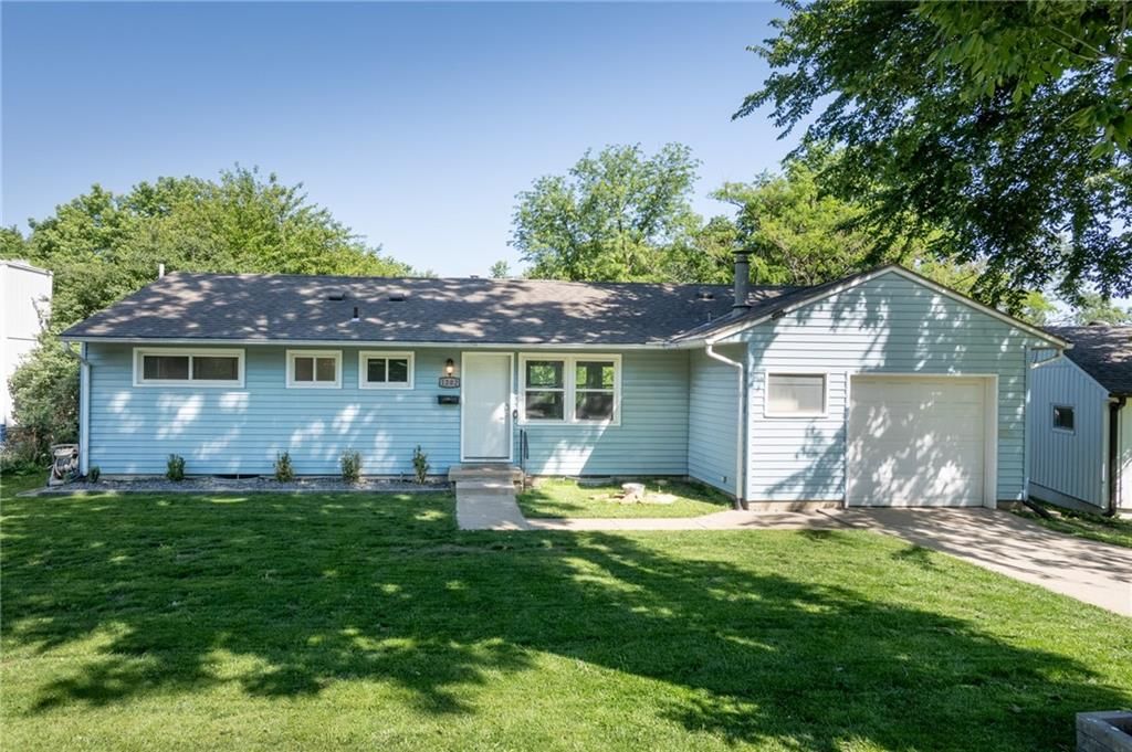 1202 SW Peggy Circle, Lee's Summit, MO