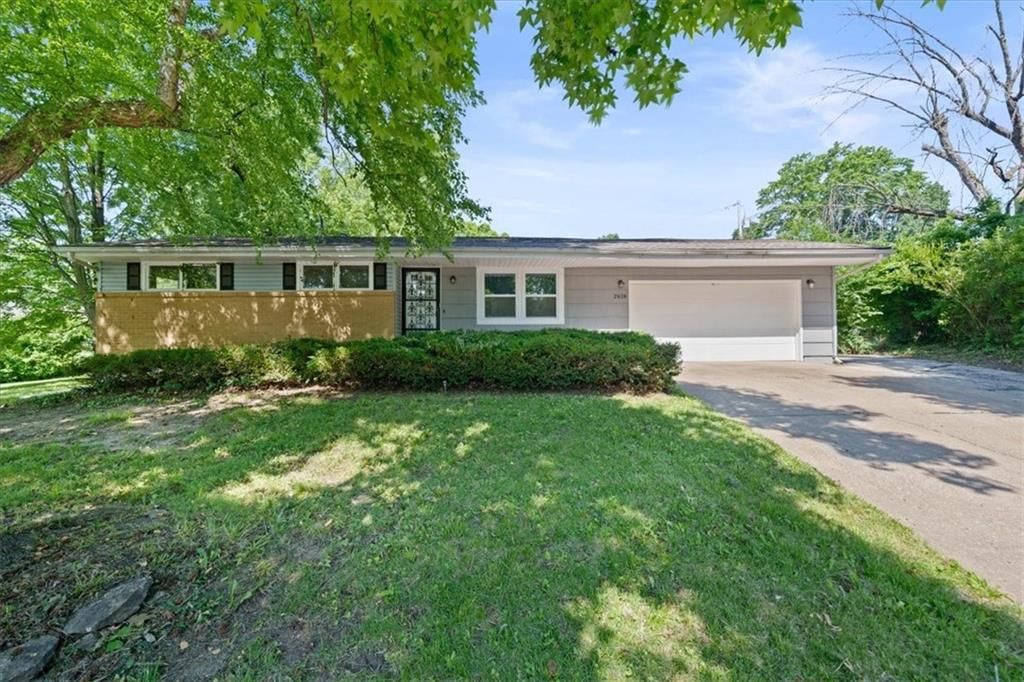 2618 OVERTON Circle, Independence, MO
