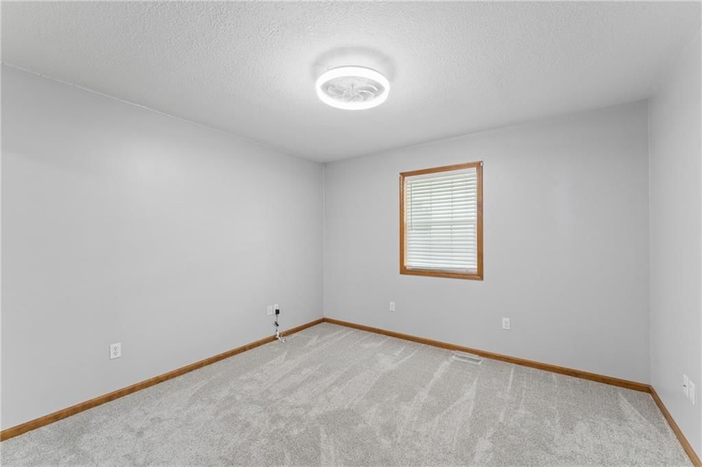 513 S Travis Street — photo 34