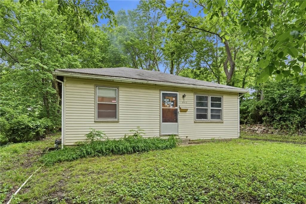 8012 S Benton Avenue, Kansas City, MO