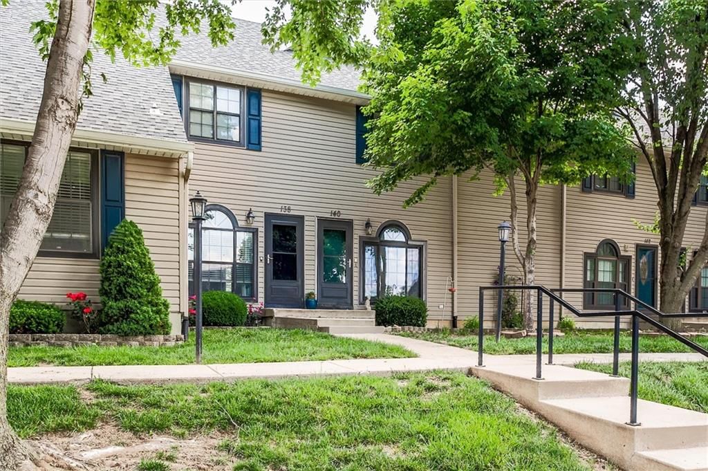 140 Stonebridge Lane, Smithville, MO