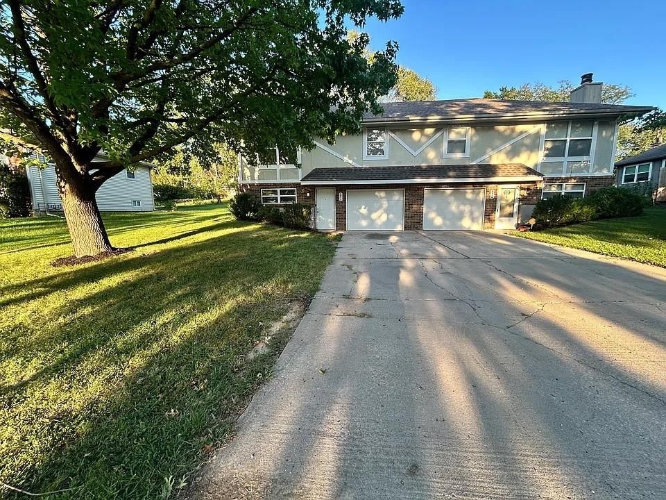 401 SE Melody Lane, Lee's Summit, MO