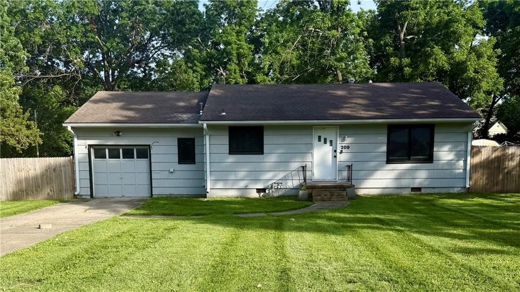 209 NE Maple Street, Lee's Summit, MO