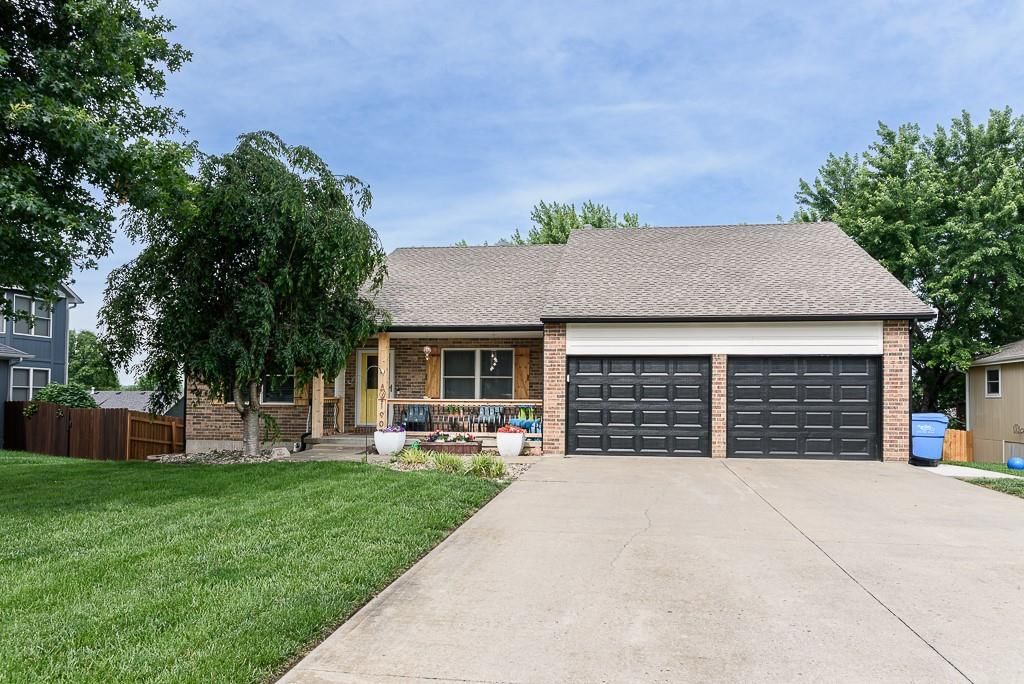 190 Rawlings Drive, Tonganoxie, KS