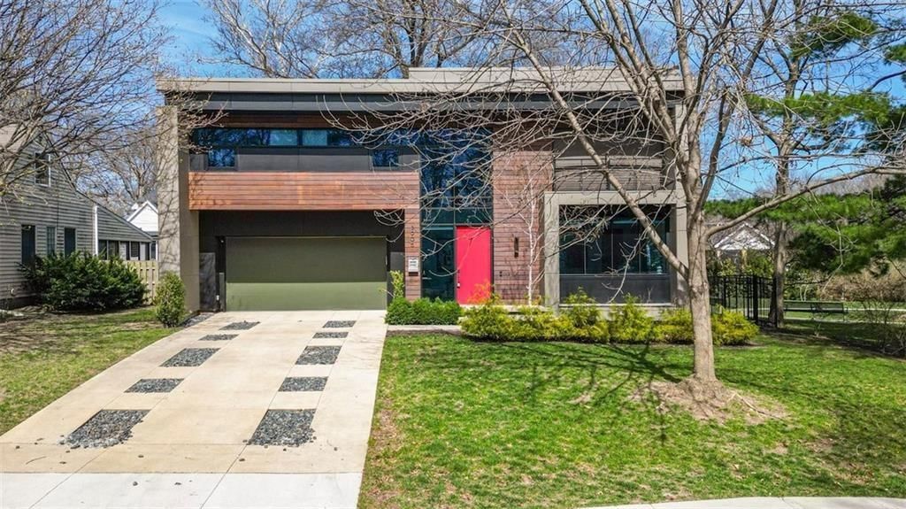 3906 W 69th Street, Prairie Village, KS