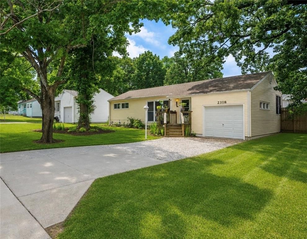 2318 E Zora Street, Joplin