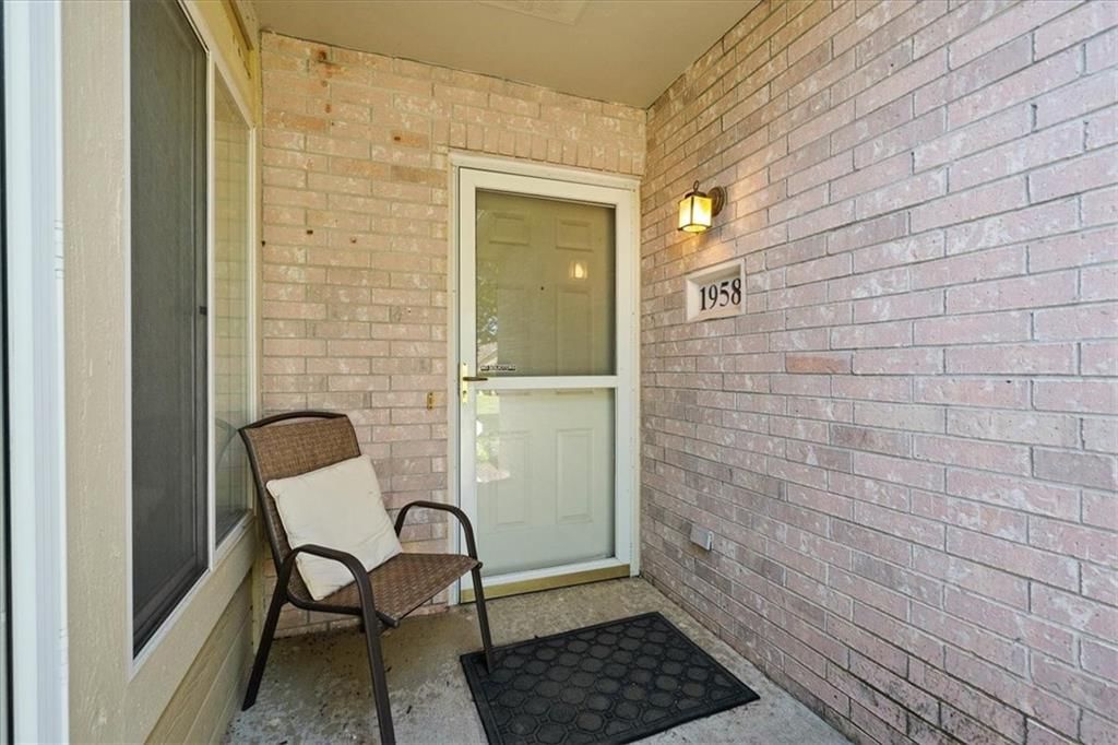 1958 W 139th Terrace — photo 5