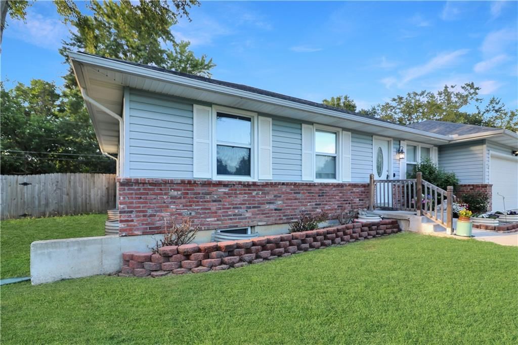926 Ridge Drive — photo 2