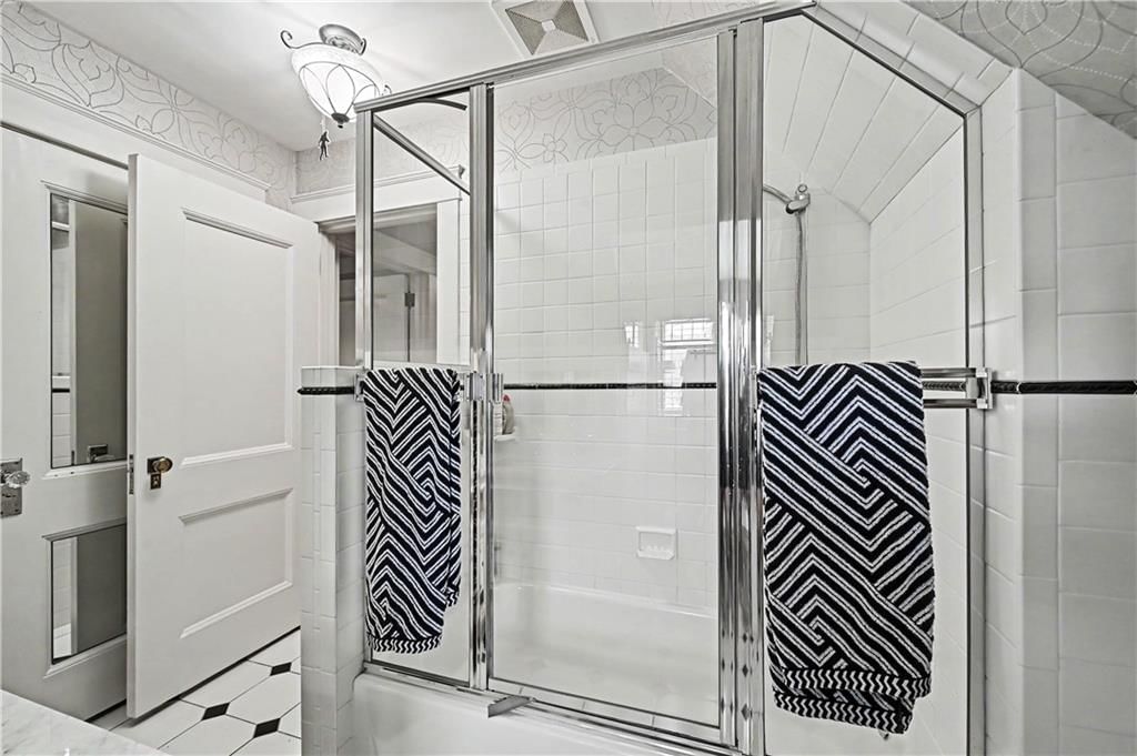 1246 W 59th Street — photo 35