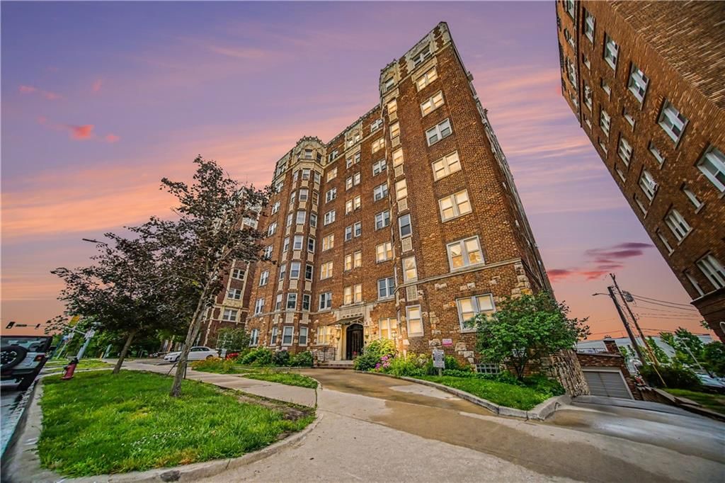 311 E Emanuel Cleaver Boulevard, Kansas City, MO