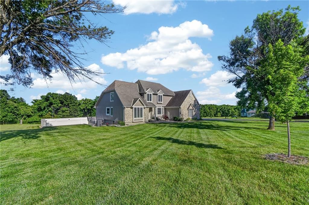 2018 Lexington Road, Pleasant Hill, MO