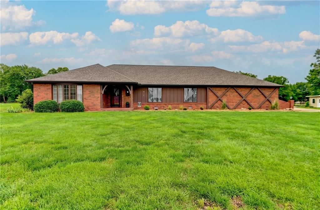 917 Country Club Drive, Butler