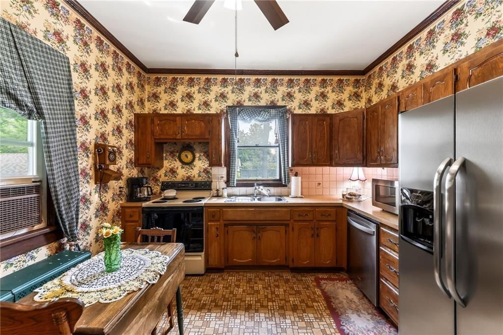 406 E Arthur Street — photo 38