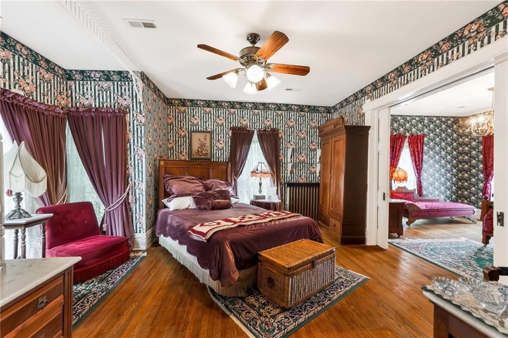 406 E Arthur Street — photo 47